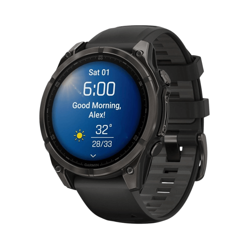 Garmin Fēnix 8 AMOLED i svart med väderinformation, klockslag och personligt meddelande på displayen.