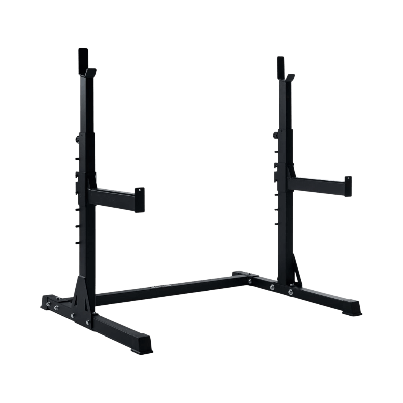 Robust squat rack med bred bas och justerbara säkerhetsarmar för hemmaträning.