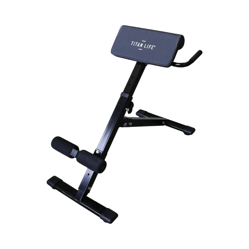 Ryggbänk från Titan Life med justerbar höjd och fotstöd, lämplig för hemträning av nedre rygg.